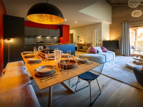 Kitchen or kitchenette, Living room, Seating area, Dining area