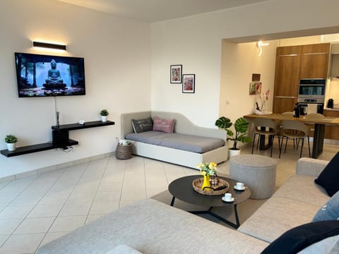 TV and multimedia, Kitchen or kitchenette, Living room, Seating area, Dining area, Evening entertainment