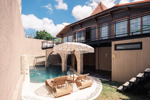 Pool view, Swimming pool, sunbed