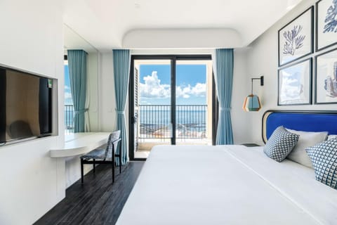 Bed, TV and multimedia, Photo of the whole room, Bedroom, Sea view