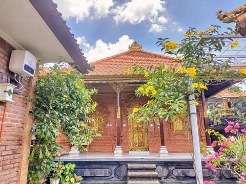 Pondok Selip Guesthouse Bed and Breakfast in Kerambitan