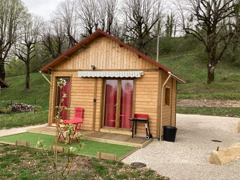 La p'tite maison bois du hérisson Chalet in Jura