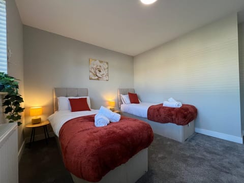 Immaculate Newly Refurbished 4 Bed House House in Nottingham