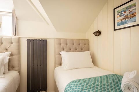 White House Cottage, Port Isaac Bay Holidays House in Port Isaac