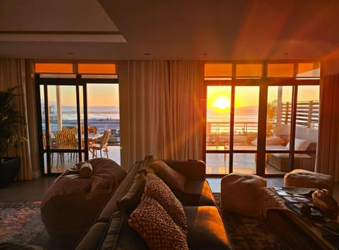 Natural landscape, View (from property/room), Balcony/Terrace, Living room, Sea view, Sunset