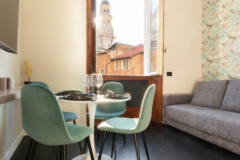 View (from property/room), View (from property/room), Living room, Dining area