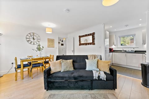 Winter Sale! Modern 2 Bed Flat in Warwick -Parking House in Warwick