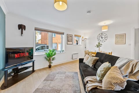 Winter Sale! Modern 2 Bed Flat in Warwick -Parking House in Warwick