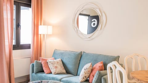 Living room, Decorative detail, Seating area