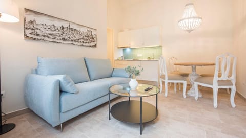 Kitchen or kitchenette, Living room, Seating area, Dining area