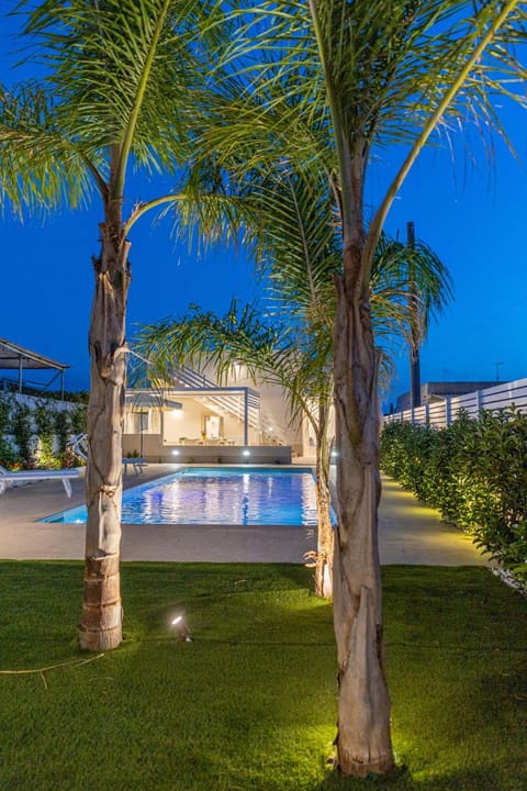 Night, Pool view
