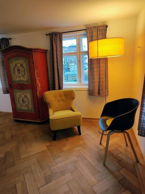 Ferienwohnung RESL - geschmackvoll renoviert & zentral im historischen Schindelhaus Apartment in Oberstaufen