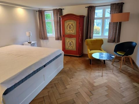 Ferienwohnung RESL - geschmackvoll renoviert & zentral im historischen Schindelhaus Apartment in Oberstaufen