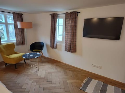Ferienwohnung RESL - geschmackvoll renoviert & zentral im historischen Schindelhaus Apartment in Oberstaufen