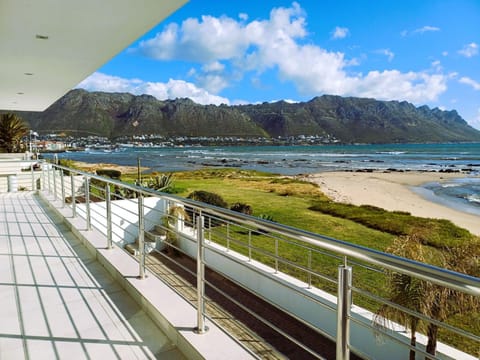 Nearby landmark, Day, Natural landscape, Balcony/Terrace, Beach, Mountain view, Sea view