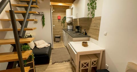 Kitchen or kitchenette, Living room, Seating area, Dining area, minibar