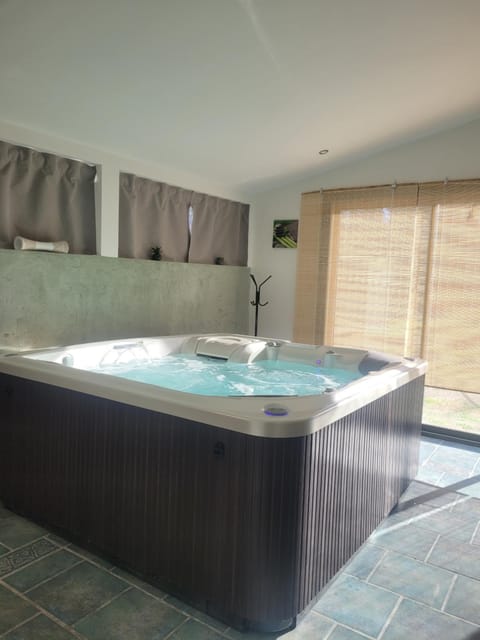 Hot Tub, Spa and wellness centre/facilities