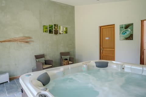 Hot Tub, Spa and wellness centre/facilities, Area and facilities