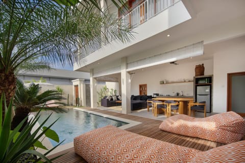 Balcony/Terrace, Living room, Seating area, Dining area, Pool view, Swimming pool