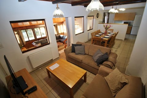 Communal lounge/ TV room, TV and multimedia, Living room, Dining area