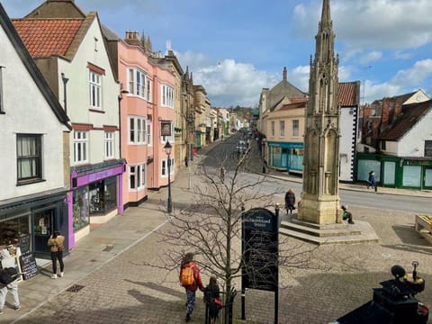 Maia Terrace House in Glastonbury