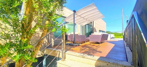 Property building, Patio, Balcony/Terrace