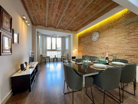 Living room, Seating area, Dining area