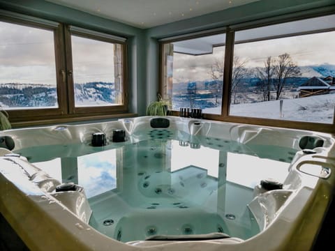 Hot Tub, Landmark view, Pool view, Bath