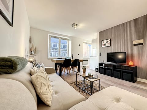 TV and multimedia, Kitchen or kitchenette, Living room, Dining area