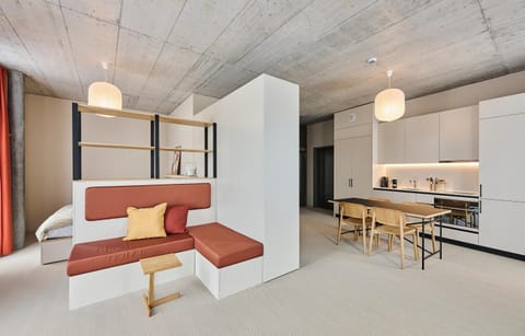 Bed, Kitchen or kitchenette, Living room, Photo of the whole room, Seating area, Dining area, Bedroom, oven, pet friendly, stove