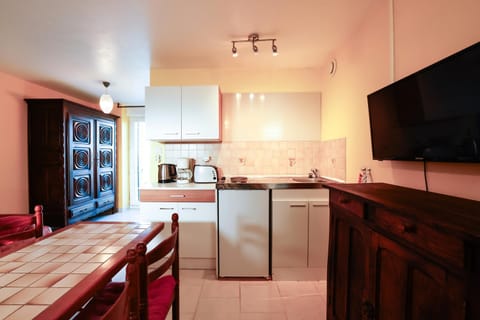 Property building, Kitchen or kitchenette, Living room