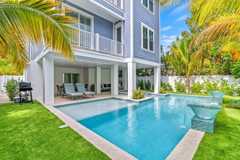 Bennys Bungalow - 2213 House in Bradenton Beach