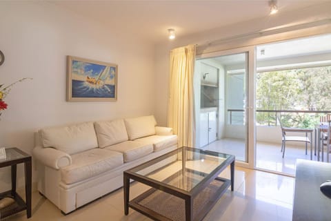 View (from property/room), Balcony/Terrace, Living room, Dining area