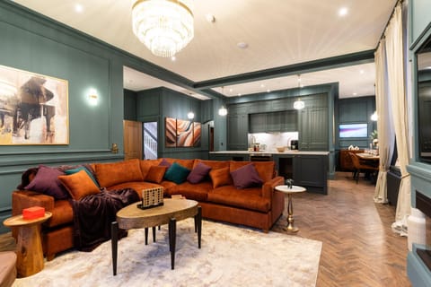 Communal lounge/ TV room, Game Room, Living room, Other, Decorative detail, Seating area, Evening entertainment, Animals, Communal kitchen, Guests, Area and facilities, children, group of guests, group of guests, Family, Family, furniture, internet, internet