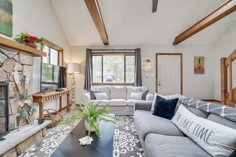 Pocono Pines Home with Private Hot Tub! House in Lake Naomi