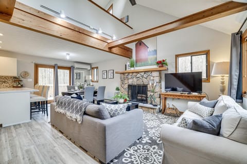 Pocono Pines Home with Private Hot Tub! House in Lake Naomi