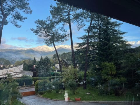 Nearby landmark, Spring, Day, Natural landscape, Garden, Balcony/Terrace, Garden view, Garden view, Mountain view