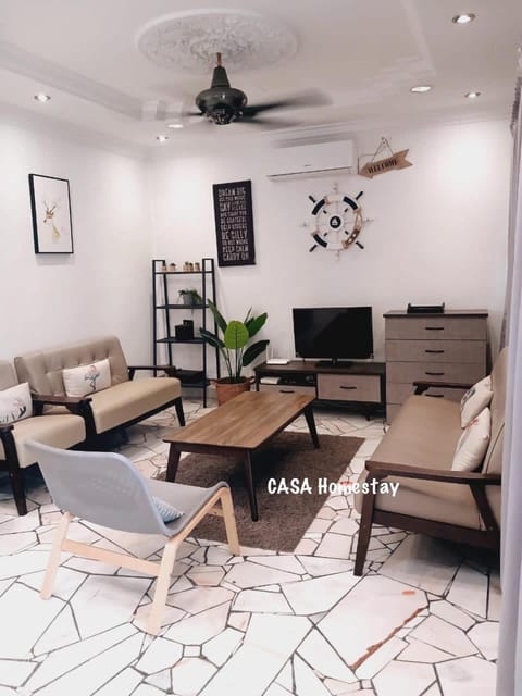 TV and multimedia, Living room, Seating area, Dining area, fireplace, air conditioner
