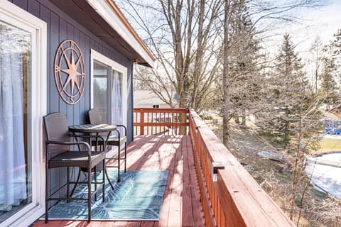 Pet Friendly Home on Lake with Dock, Firepit and More! House in Michigan