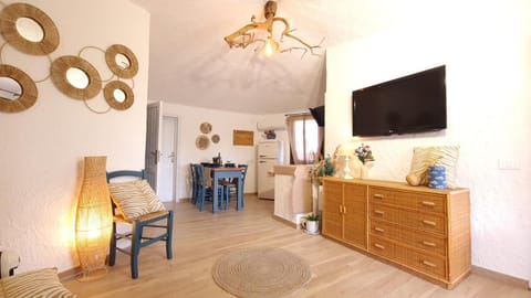 Day, Living room