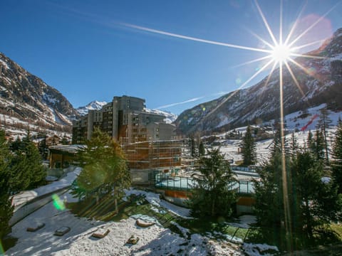 Val d'Isère - La Daille : Appartement 3 pièces cabine, 6 pers, skis aux pieds, balcon, parking inclus - FR-1-694-342 Cabin in Val dIsere