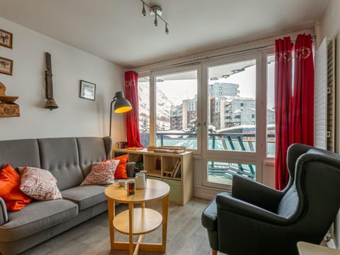 Val d'Isère - La Daille : Appartement 3 pièces cabine, 6 pers, skis aux pieds, balcon, parking inclus - FR-1-694-342 Cabin in Val dIsere