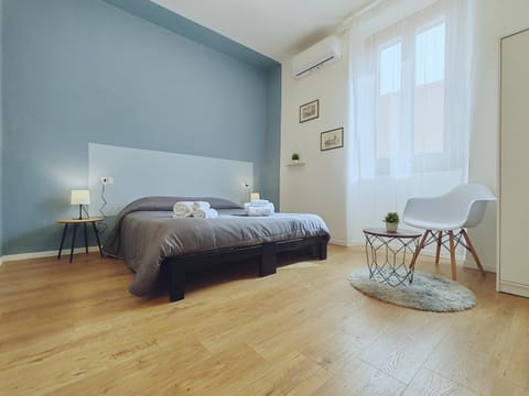 Bed, Photo of the whole room, Bedroom, air conditioner