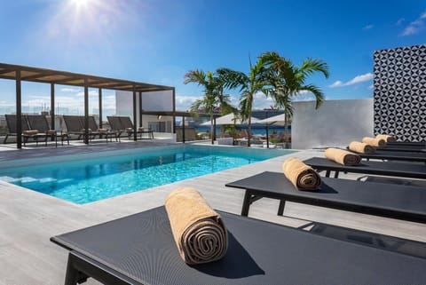 Property building, Natural landscape, Balcony/Terrace, City view, Pool view, Swimming pool, sunbed