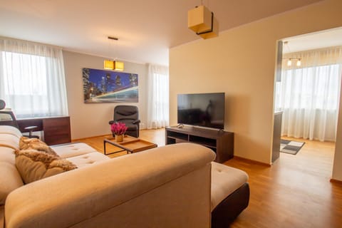 TV and multimedia, Living room, Seating area, Evening entertainment
