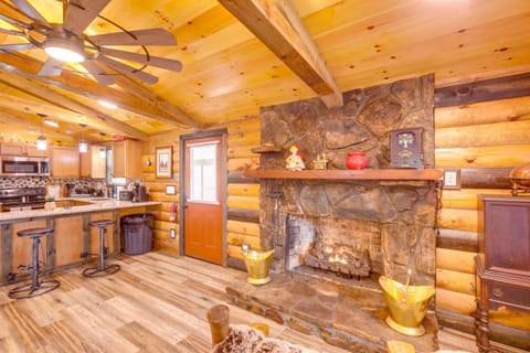 Pet-Friendly Chattanooga Cabin with Hot Tub and Kayaks Cabin in Hixson