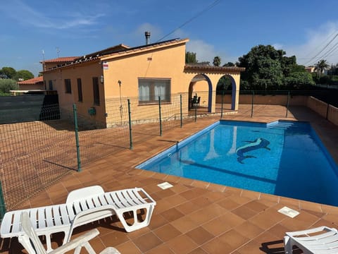 Property building, Garden, Balcony/Terrace, Swimming pool