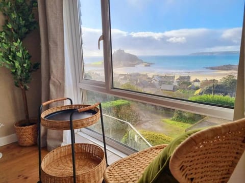 1Rosemount -Marazion - Iconic view of St Michaels Mt, Sea, Beach, 2xParking, Netflix Prime House in England