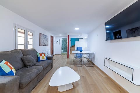 TV and multimedia, Living room, Dining area, Evening entertainment