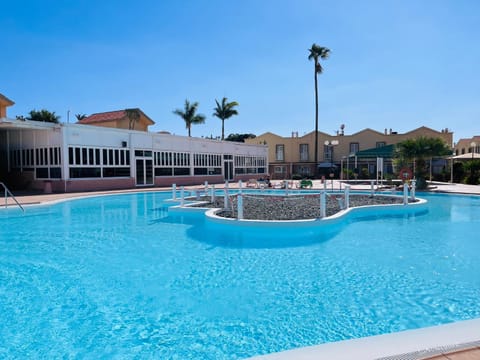 Pool view, Swimming pool, Swimming pool, sunbed